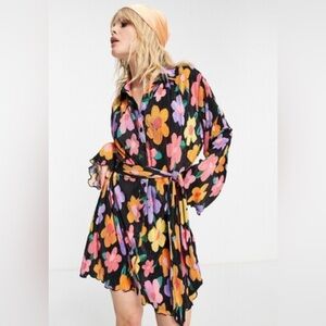 Peppermayo Plisse Contrast Collar Shirt Dress in Black Floral Size US 4